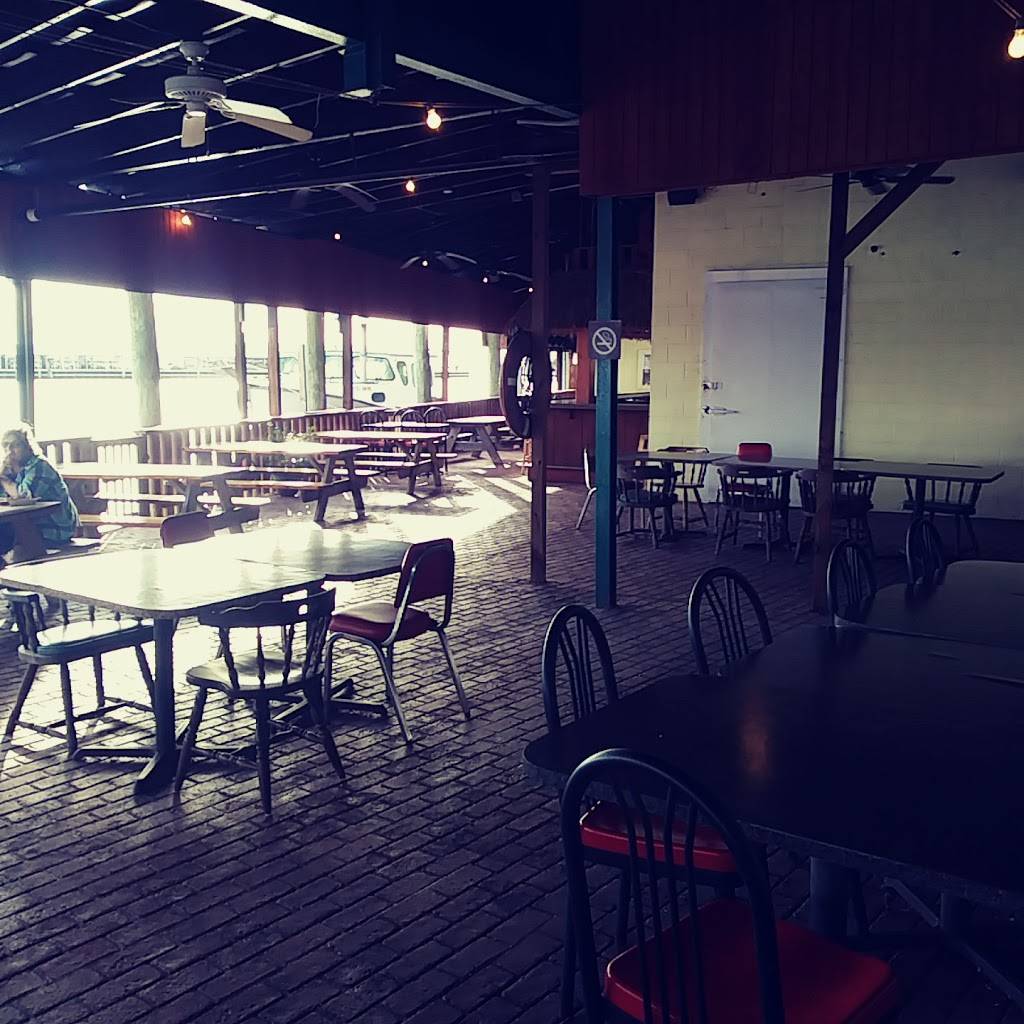 Fishermans Grille | restaurant | 923 Spruce St, Crisfield, MD 21817, USA | 4109681131 OR +1 410-968-1131