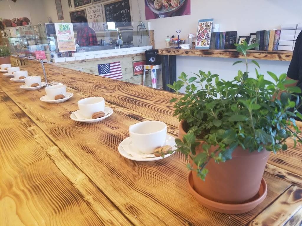 Sundays Mini Donuts And Ice Cream | bakery | 35265 US Hwy 19 N, Palm Harbor, FL 34684, USA | 7272860202 OR +1 727-286-0202