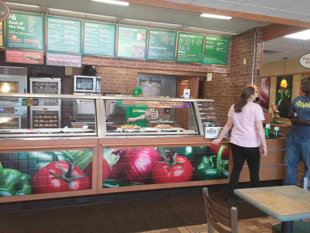 Subway | restaurant | 1519 E River Rd, Muskegon, MI 49445, USA | 2317443060 OR +1 231-744-3060