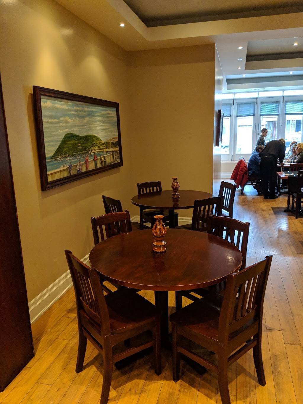 Ilhas De Bruma | restaurant | 1136 College St, Toronto, ON M6H 1B6, Canada | 4165382015 OR +1 416-538-2015