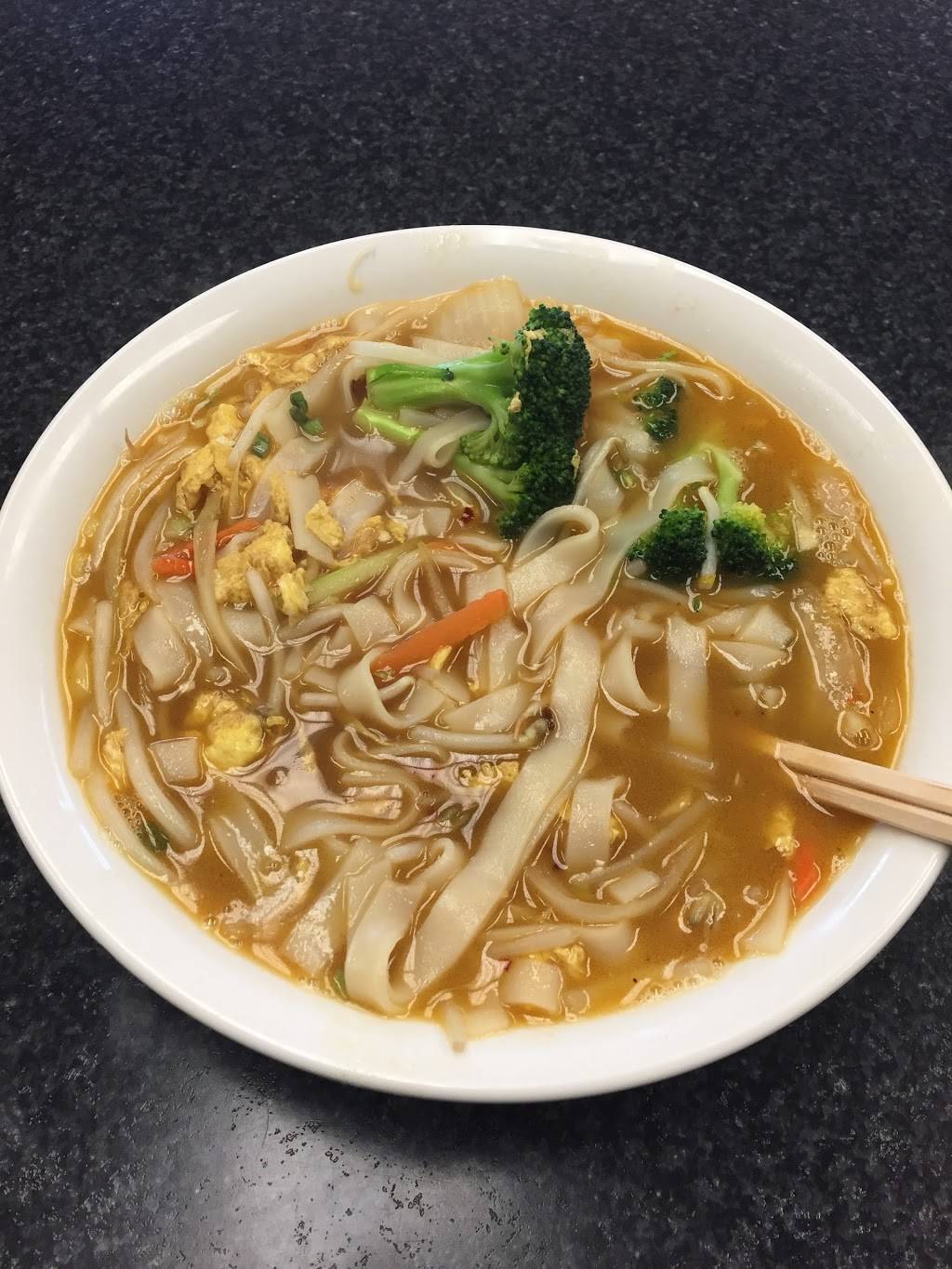 Dragon Wok | restaurant | 221 Cundles Rd E, Barrie, ON L4M 6L5, Canada | 7057332888 OR +1 705-733-2888