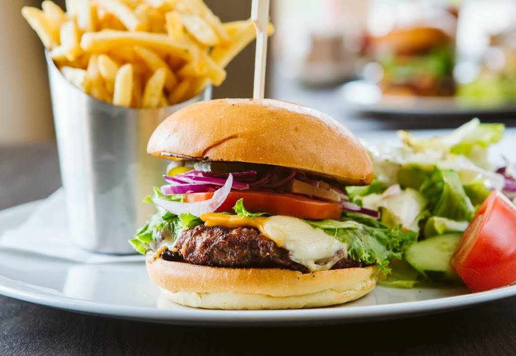 Petinos Saint-Dorothée | restaurant | 540 Autoroute 13, Laval, QC H7X 3V5, Canada | 4506895444 OR +1 450-689-5444