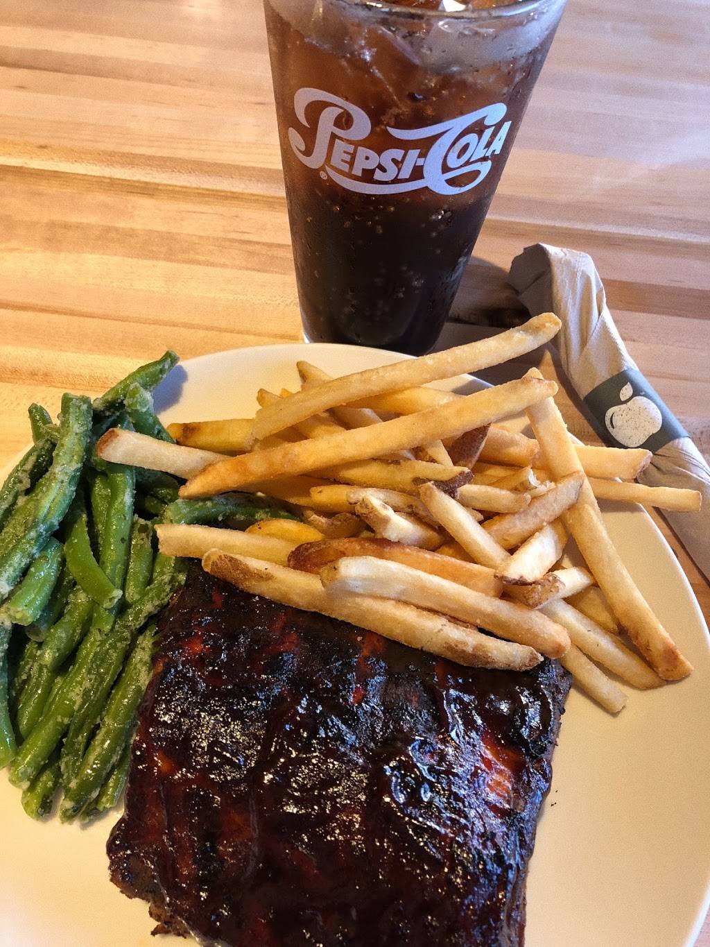 Applebees Grill + Bar | restaurant | 892 W Henderson Ave, Porterville, CA 93257, USA | 5597882031 OR +1 559-788-2031