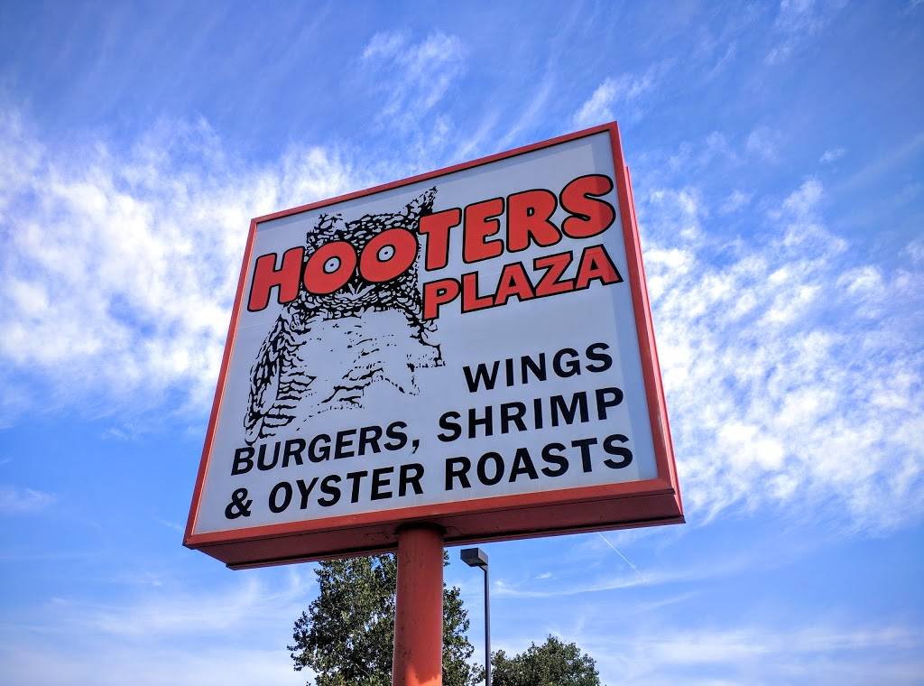 Hooters | meal takeaway | 10620 Metcalf Ln, Overland Park, KS 66212, USA | 9133814668 OR +1 913-381-4668