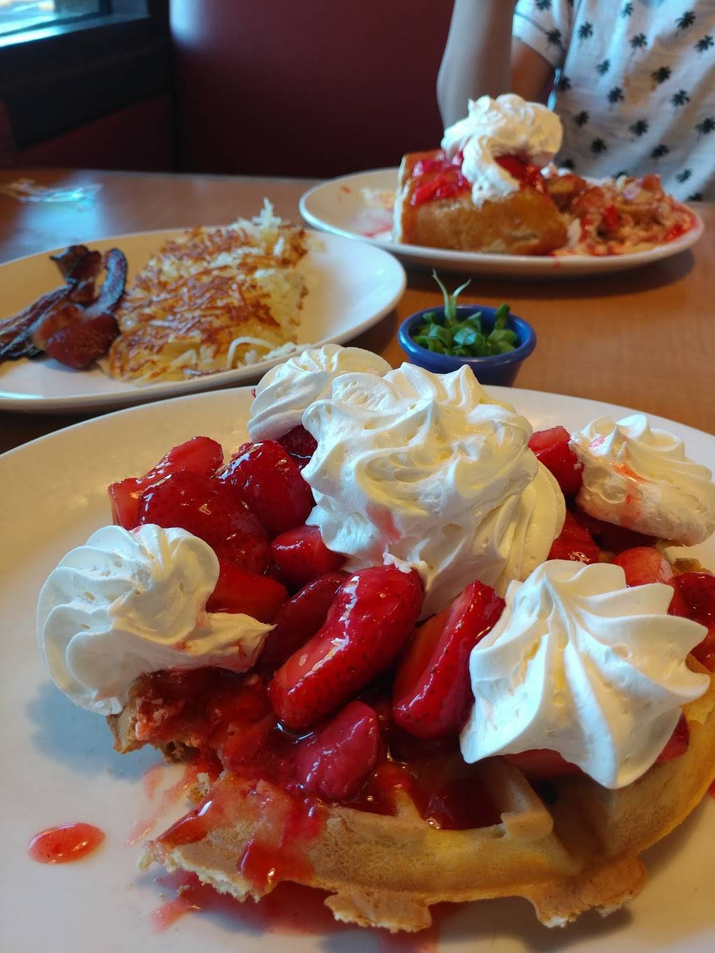Sharis Cafe and Pies | bakery | 1200 NE Baker St, McMinnville, OR 97128, USA | 5034720561 OR +1 503-472-0561