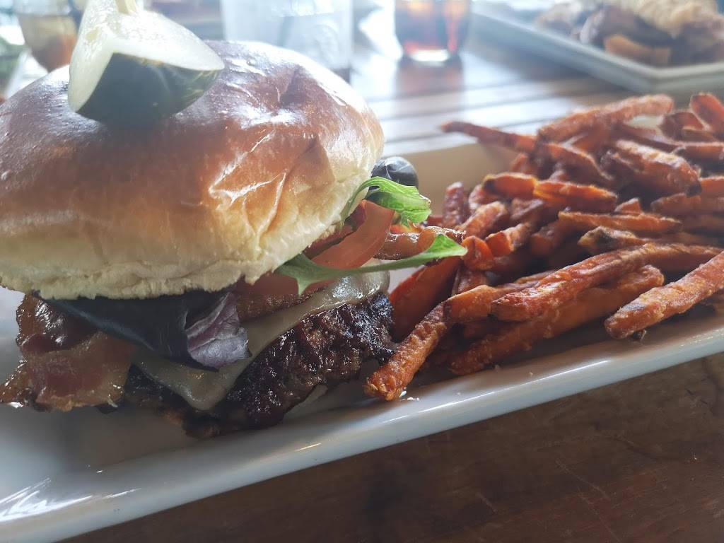 Moose McGuires Brockville | restaurant | 6 Broad St, Brockville, ON K6V 0C4, Canada | 6133455050 OR +1 613-345-5050