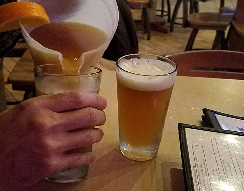 Curlys Waterfront Sports Bar & Grill | restaurant | W272N2696 Lakeview Blvd, Pewaukee, WI 53072, USA | 2626914243 OR +1 262-691-4243