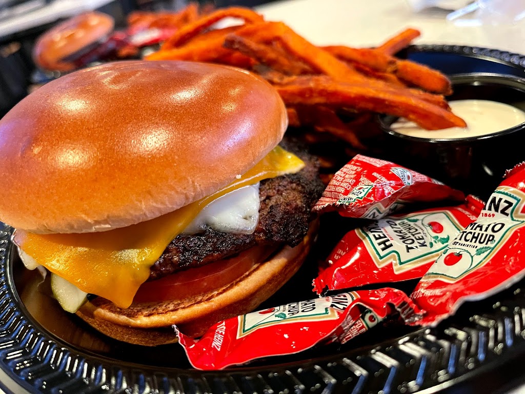 Counter Custom Burgers | restaurant | 4250 NW 42nd Ave, Miami, FL 33126, USA | 7868681416 OR +1 786-868-1416