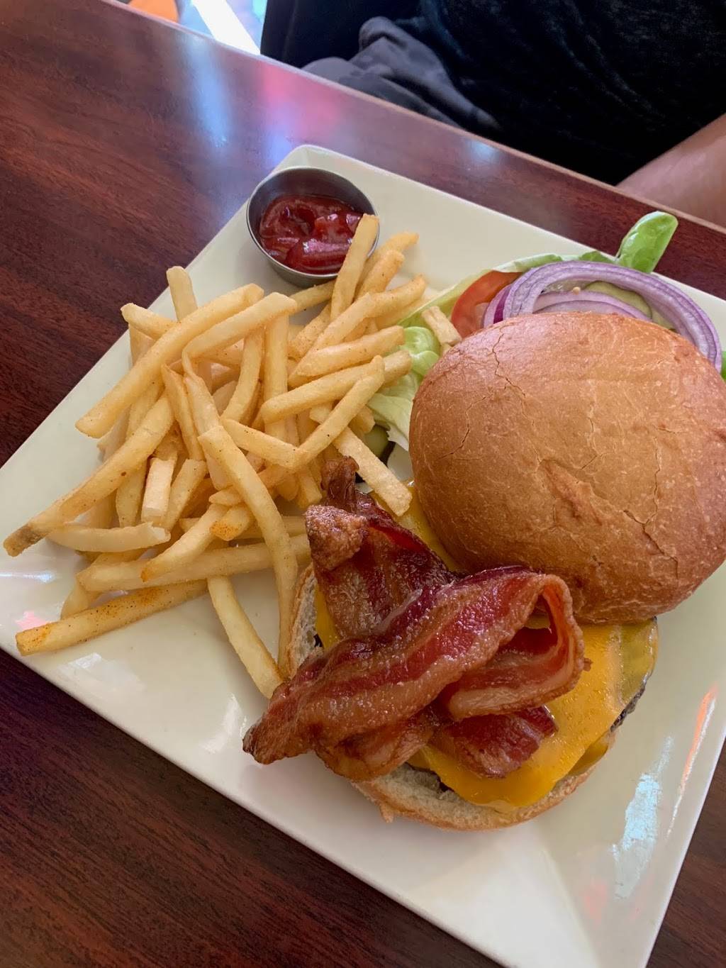 Players Sports Grill & Arcade | restaurant | 2 Beach St, San Francisco, CA 94133, USA | 4159816300 OR +1 415-981-6300