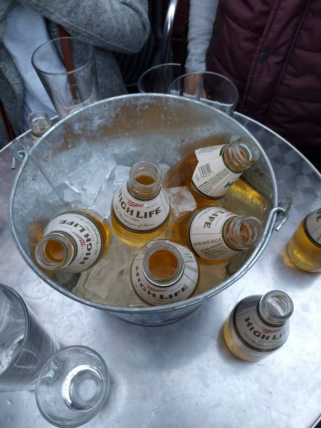 Redwing Bar & Grill | restaurant | 4012 30th St, San Diego, CA 92104, USA | 6192818700 OR +1 619-281-8700