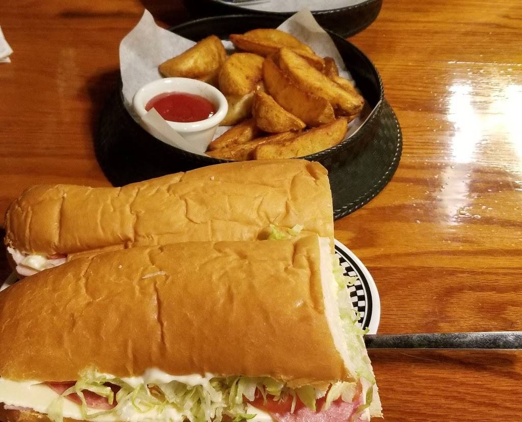 Pizza House | restaurant | 132 E Simmons St, Galesburg, IL 61401, USA | 3093438376 OR +1 309-343-8376