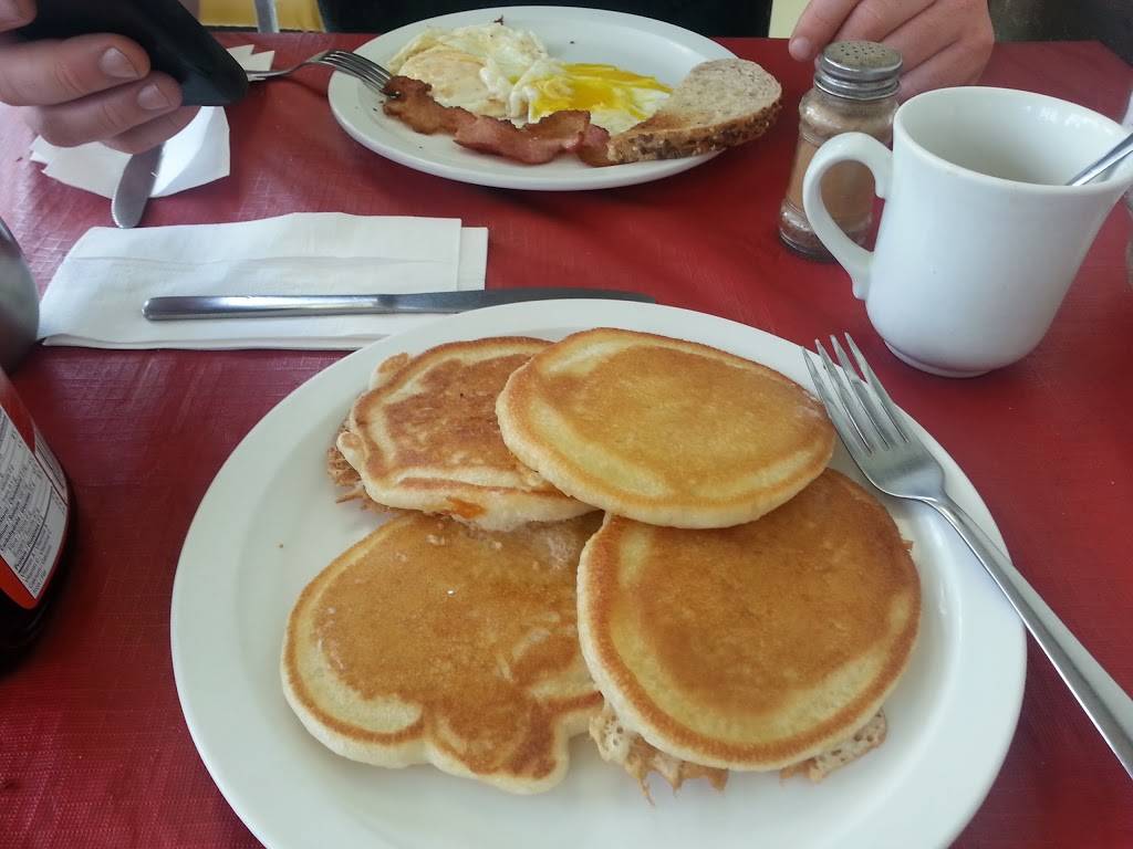 Dunnville Deli & Snack Bar | restaurant | 322 Broad St E, Dunnville, ON N1A 1G3, Canada | 9057745345 OR +1 905-774-5345