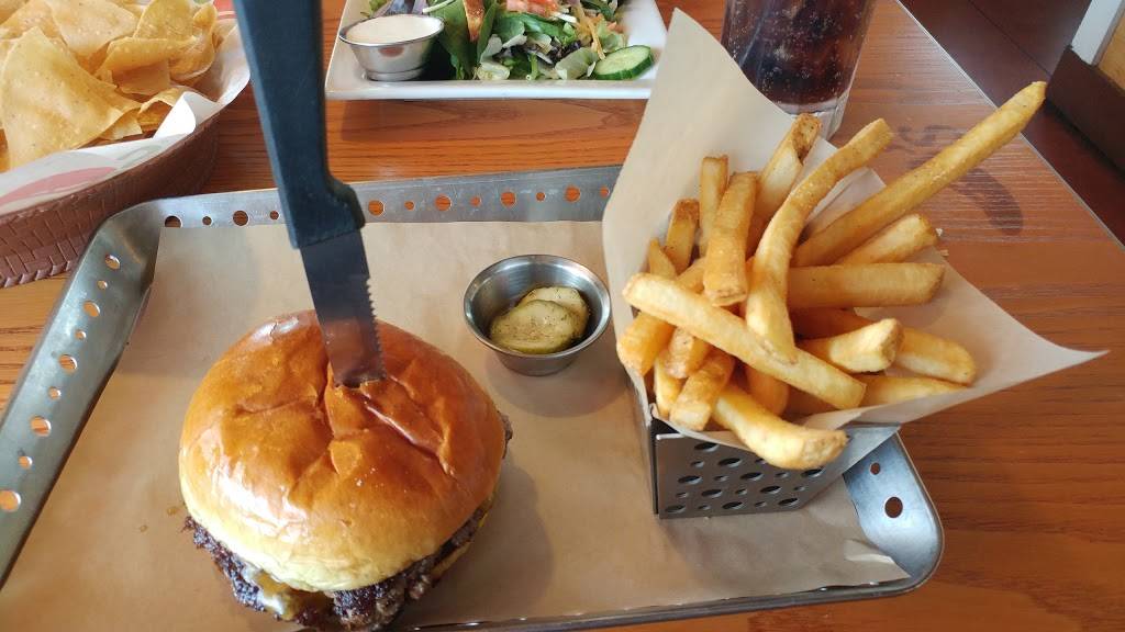 Chilis Grill & Bar | meal takeaway | 34710 N North Valley Pkwy, Phoenix, AZ 85086, USA | 6235804100 OR +1 623-580-4100