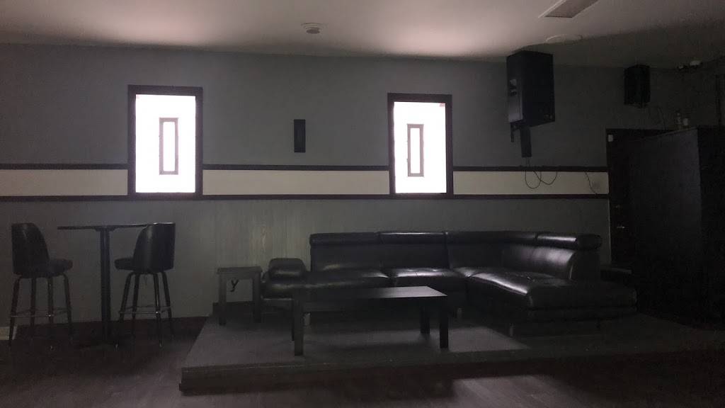 Dee Dee’s Bar and Grille | restaurant | 12359 Racine Ave, Calumet Park, IL 60827, USA | 3126220690 OR +1 312-622-0690