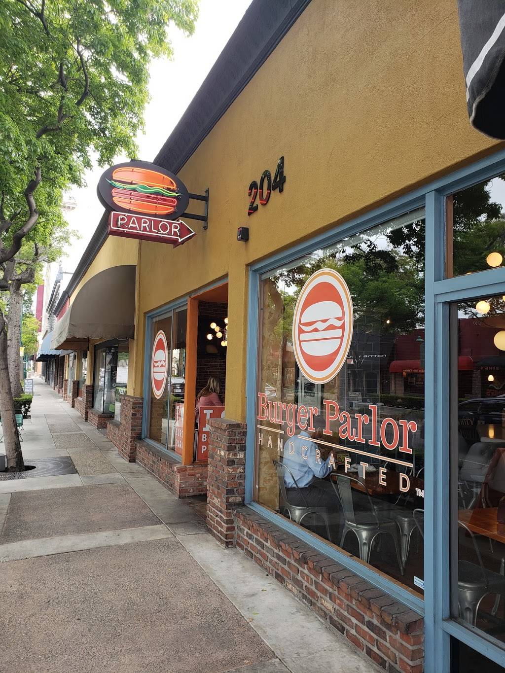 Burger Parlor | meal takeaway | 204 N Harbor Blvd, Fullerton, CA 92832, USA | 7144412003 OR +1 714-441-2003