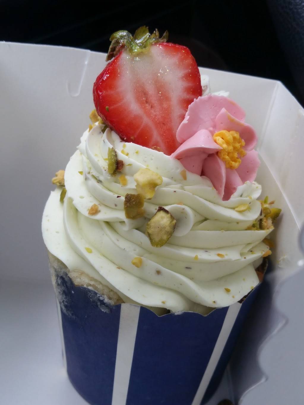 Savour Cafe & Bakery | bakery | 90 Main St, Centerbrook, CT 06409, USA | 8606624438 OR +1 860-662-4438