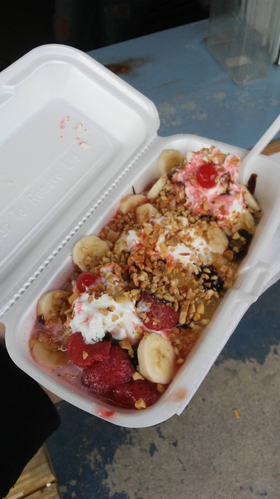 LiL Cs Shake Shoppe | restaurant | 4151 Gallia St, New Boston, OH 45662, USA | 7404566771 OR +1 740-456-6771