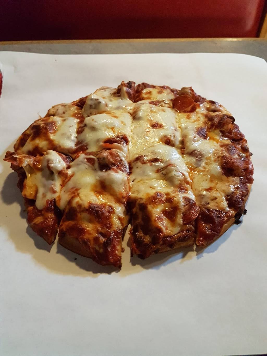 Reds Savoy Pizza | restaurant | 2329 Hennepin Ave S, Minneapolis, MN 55405, USA | 6123773110 OR +1 612-377-3110