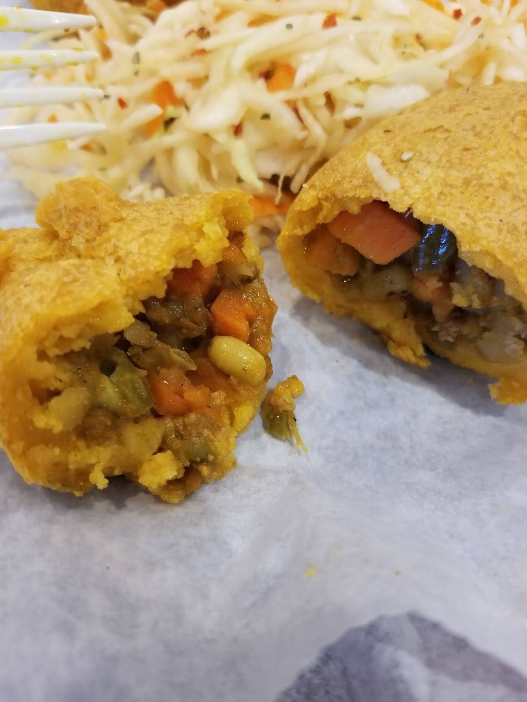 Pupuseria Doña Azucena | restaurant | 8764 Richmond Hwy, Alexandria, VA 22309, USA | 7037991000 OR +1 703-799-1000