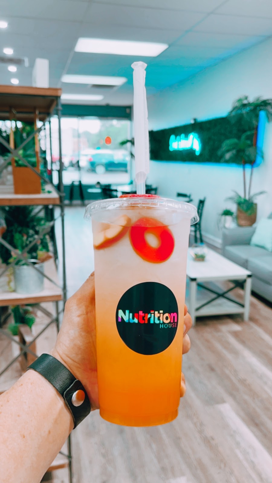 Nutrition House | cafe | 4616 W Diversey Ave, Chicago, IL 60639, USA | 7086670499 OR +1 708-667-0499