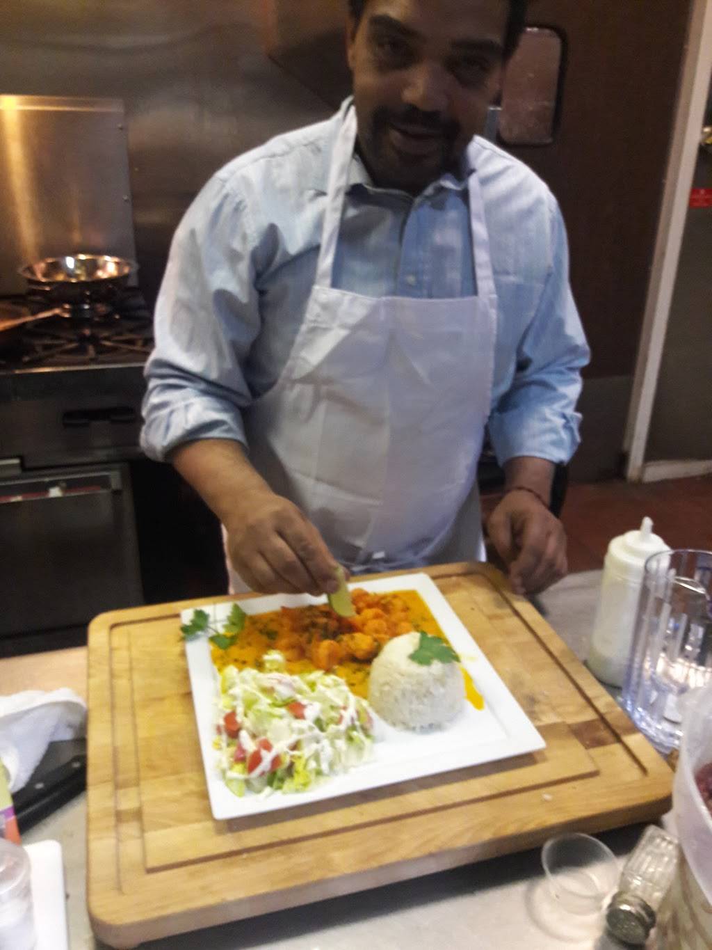 Loueys COCINA And Bar Restaurante Dominicano Y Centro America | restaurant | 200 N Haven St, Baltimore, MD 21224, USA | 4439538682 OR +1 443-953-8682