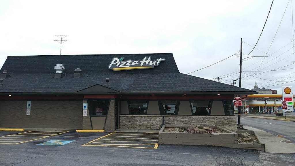 Pizza Hut | meal takeaway | 502 W Cunningham St, Butler, PA 16001, USA | 7242826514 OR +1 724-282-6514