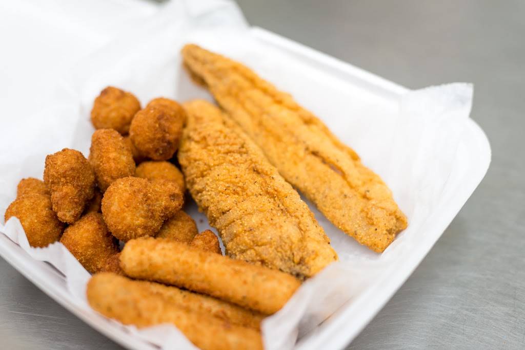 Sea World Fish Market | restaurant | 15084 Gratiot Ave, Detroit, MI 48205, USA | 3135213110 OR +1 313-521-3110