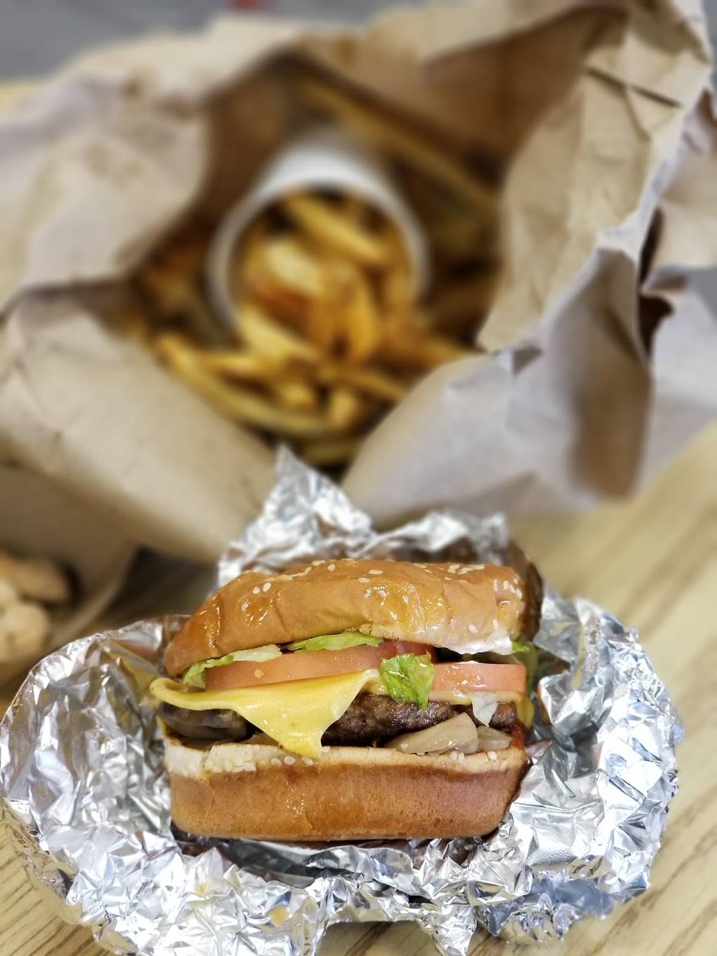 Five Guys | meal takeaway | 1715 Post Oak Blvd, Houston, TX 77056, USA | 7139601525 OR +1 713-960-1525