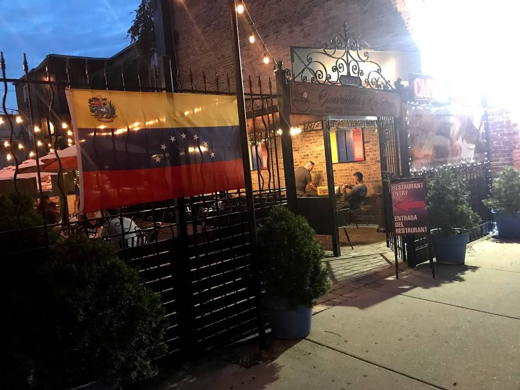 Rica Arepa Venezuelan Restaurant | cafe | 4253 W Armitage Ave, Chicago, IL 60639, USA | 7735433000 OR +1 773-543-3000