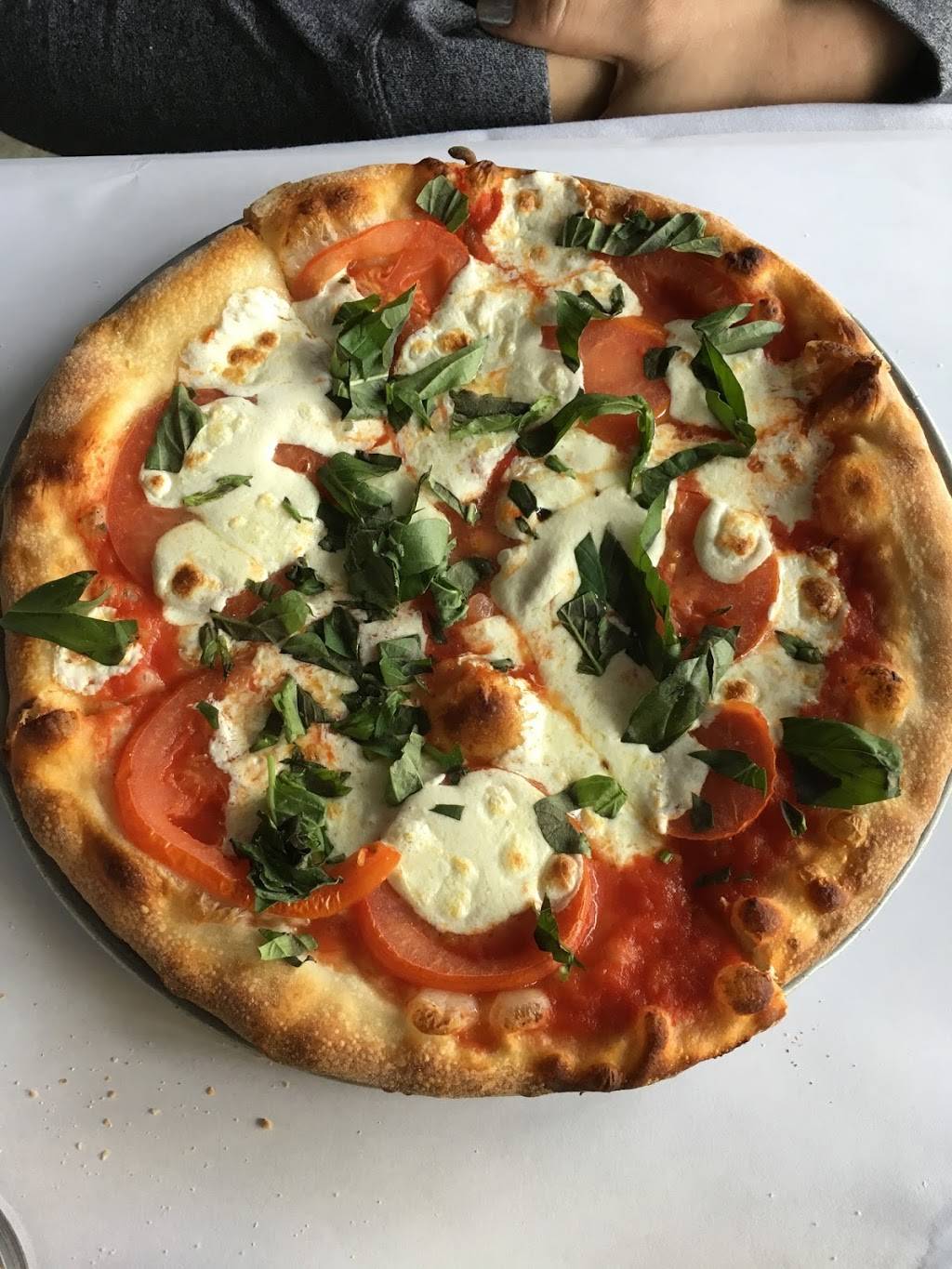 Giannas | restaurant | 1034 N Broadway, Yonkers, NY 10701, USA | 9143750106 OR +1 914-375-0106