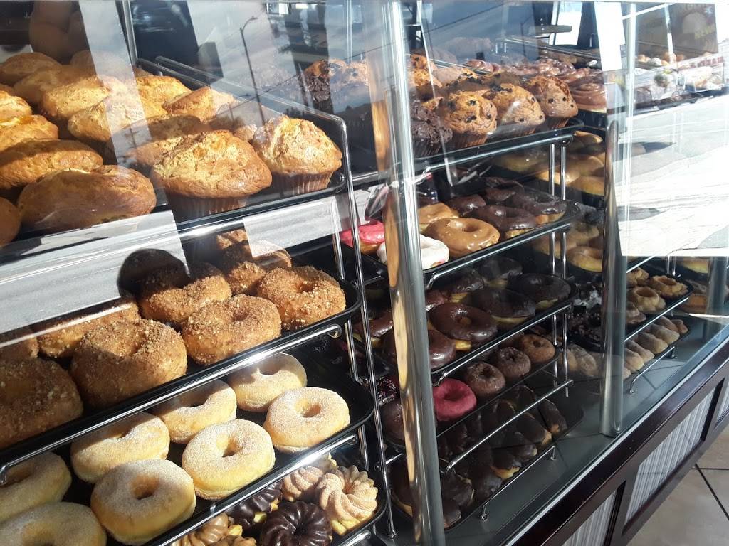 Yum Yum Donuts | cafe | 1976 La Cienega Blvd, Los Angeles, CA 90034, USA | 3108366061 OR +1 310-836-6061