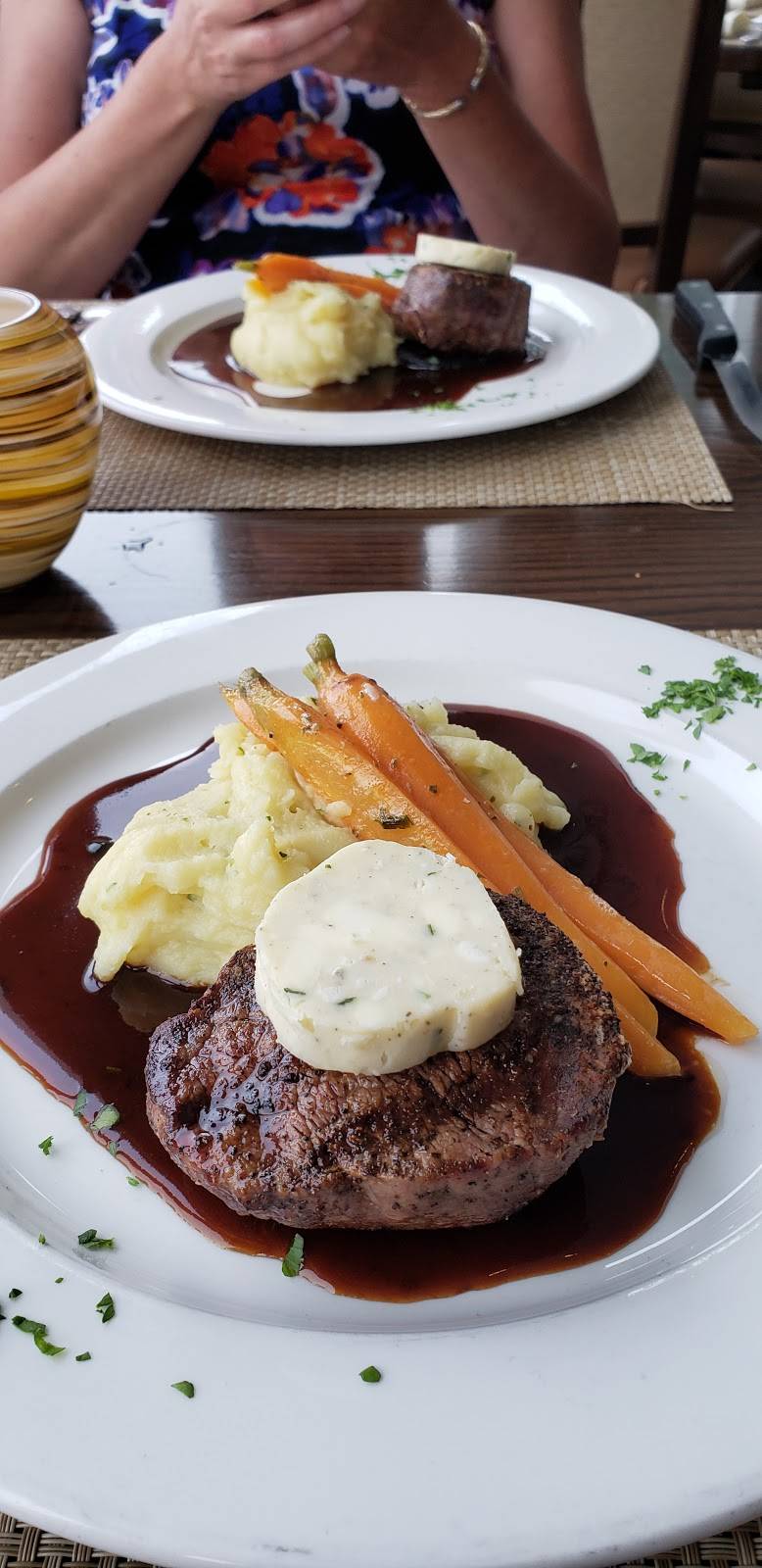 Ledges Restaurant at The White Mountain Hotel | restaurant | 87 Fairway Dr, North Conway, NH 03860, USA | 6033567100 OR +1 603-356-7100