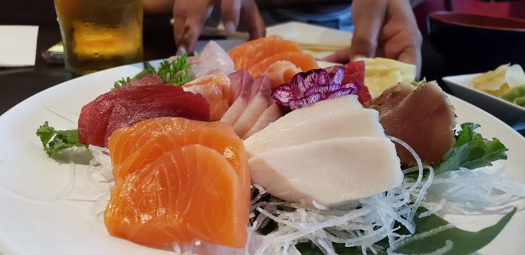 Momiji Japanese Restaurant | restaurant | 1801 Lakeshore Rd W, Mississauga, ON L5J 1H6, Canada | 9058238430 OR +1 905-823-8430