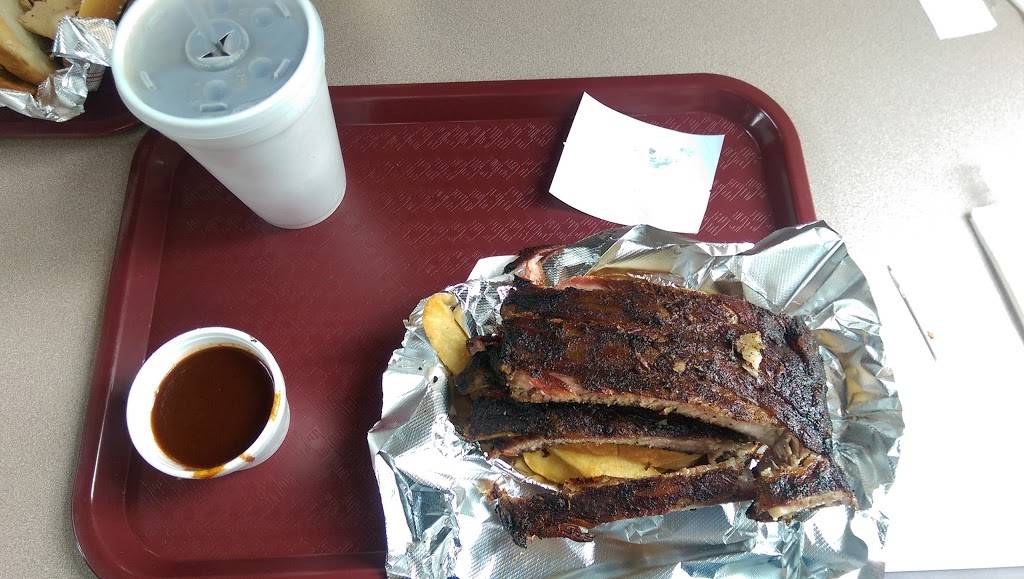 Lil Porgys Bar-B-Q | restaurant | 101 W University Ave, Urbana, IL 61801, USA | 2173671018 OR +1 217-367-1018