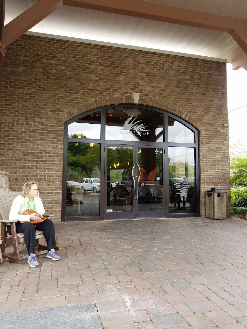 Lakeside Tavern | restaurant | 10911 Concord Park Dr, Knoxville, TN 37922, USA | 8656712980 OR +1 865-671-2980