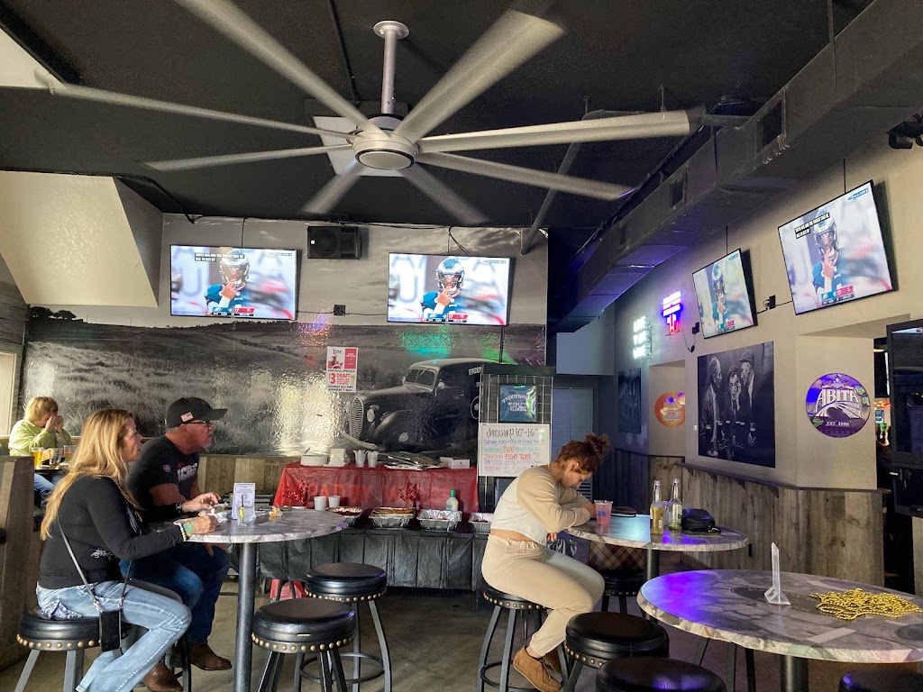 Paddy Wagon Irish Pub | restaurant | 320 12th St W, Bradenton, FL 34205, USA | 9415674250 OR +1 941-567-4250