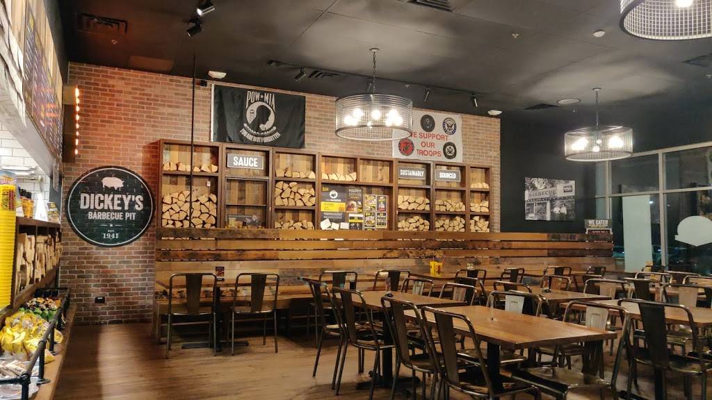 Dickeys Barbecue Pit | restaurant | 6681 Grand Ave, Gurnee, IL 60031, USA | 8475967290 OR +1 847-596-7290