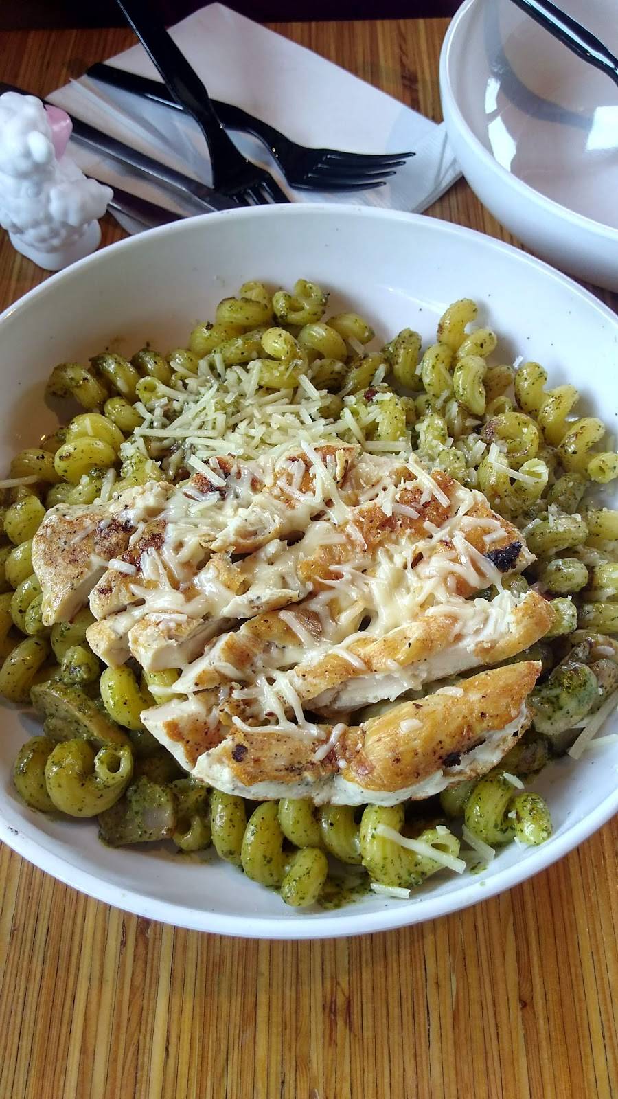 Noodles and Company | restaurant | 3121 North Oakland Ave, E Kenwood Blvd, Milwaukee, WI 53211, USA | 4149629100 OR +1 414-962-9100