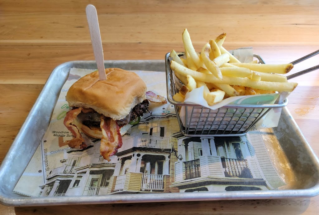 Wahlburgers @ Hy-Vee | restaurant | 4545 S Noland Rd, Independence, MO 64055, USA | 8164786557 OR +1 816-478-6557