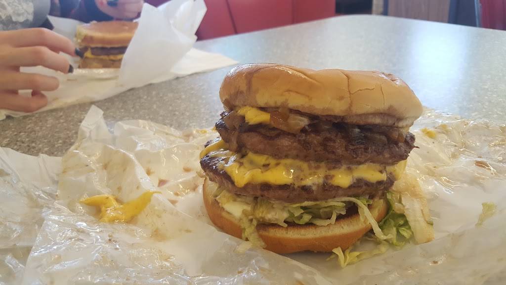 Daves Giant Hamburger | restaurant | 1055 N Texas St, Fairfield, CA 94533, USA | 7074251818 OR +1 707-425-1818