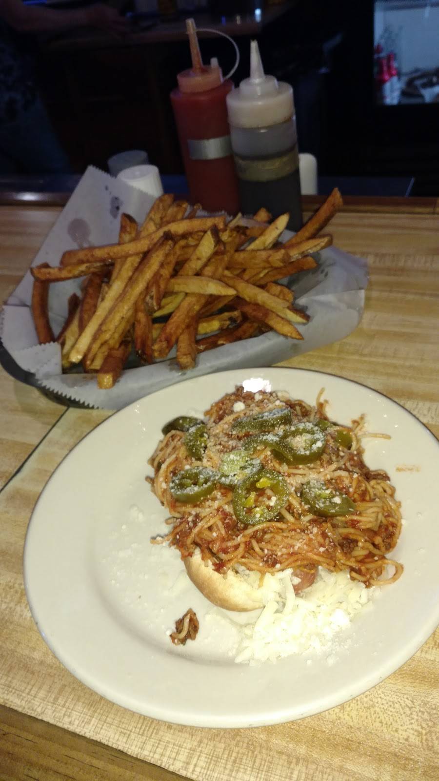 John & Helens Tavern | restaurant | 28897 US-30, Kensington, OH 44427, USA | 3302231918 OR +1 330-223-1918