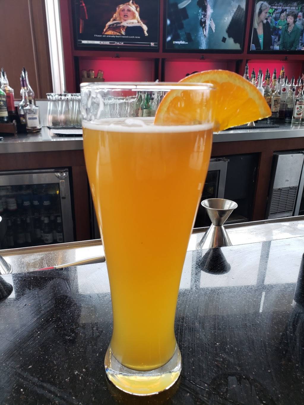 Volt | restaurant | 400 Renaissance Dr W, Detroit, MI 48243, USA | 3135688700 OR +1 313-568-8700