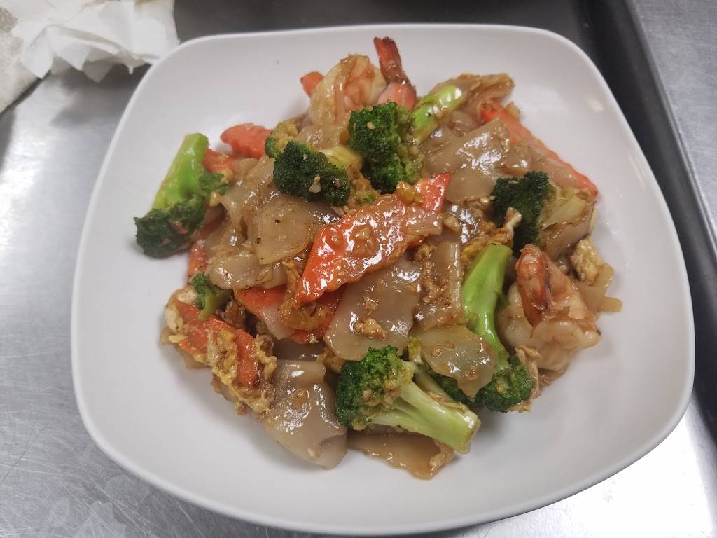 Lucky Thai | restaurant | 593 Main St, Gorham, ME 04038, USA | 2078396999 OR +1 207-839-6999