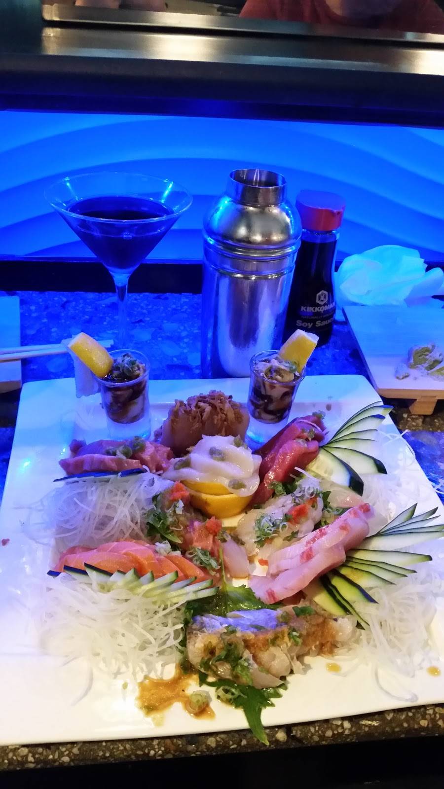 Go Fish Sushi | restaurant | 1555 Simi Town Center Way suite 400, Simi Valley, CA 93065, USA | 8055810101 OR +1 805-581-0101