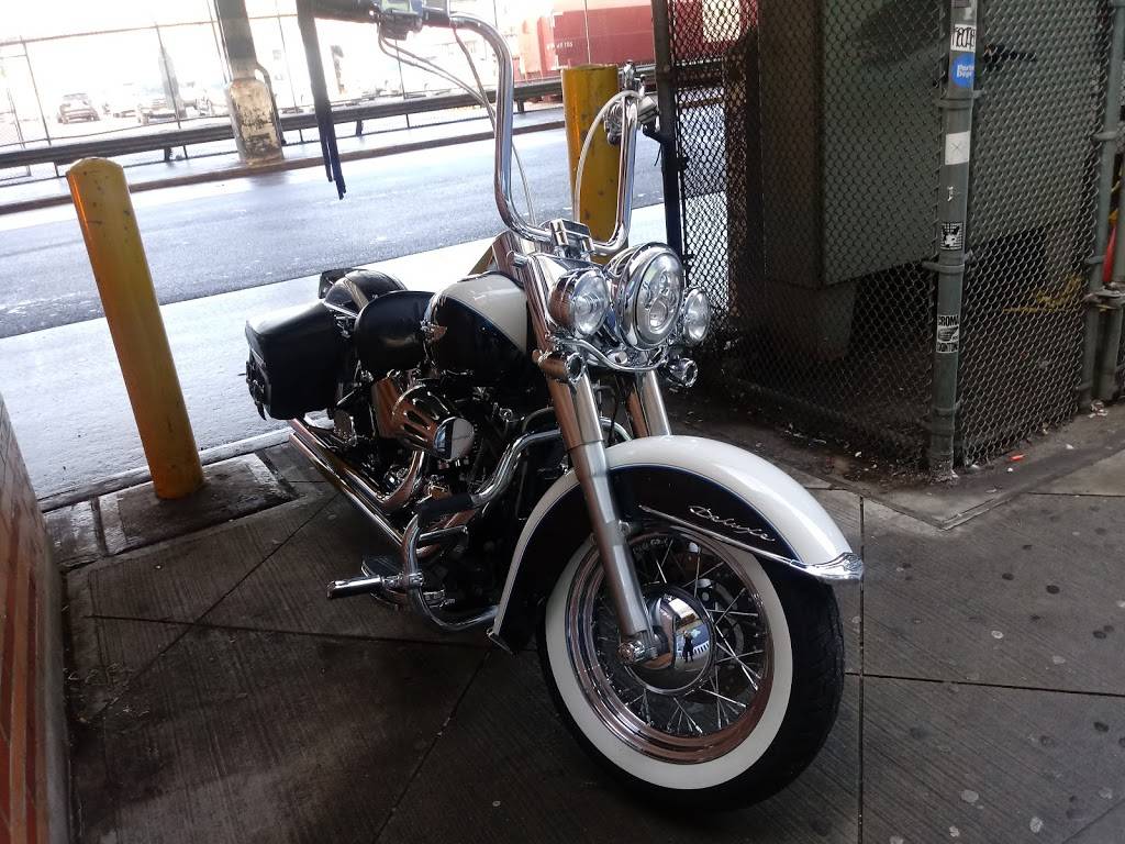 Subway Restaurants | restaurant | 61-22 Fresh Pond Rd, Middle Village, NY 11379, USA | 3479873818 OR +1 347-987-3818