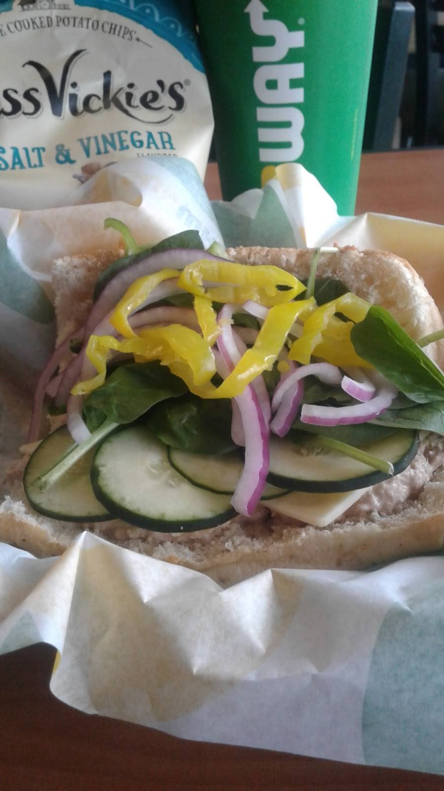 Subway | restaurant | 41825 Florida Ave, Hemet, CA 92544, USA | 9517664515 OR +1 951-766-4515