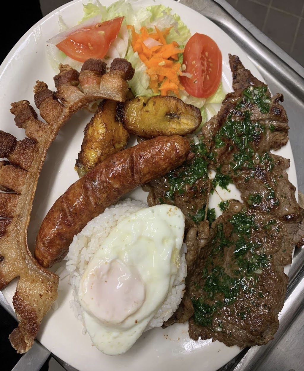 La Esquina Colombiana Bar and Grill | restaurant | 266 Grand Ave, Pawtucket, RI 02861, USA | 4016427793 OR +1 401-642-7793