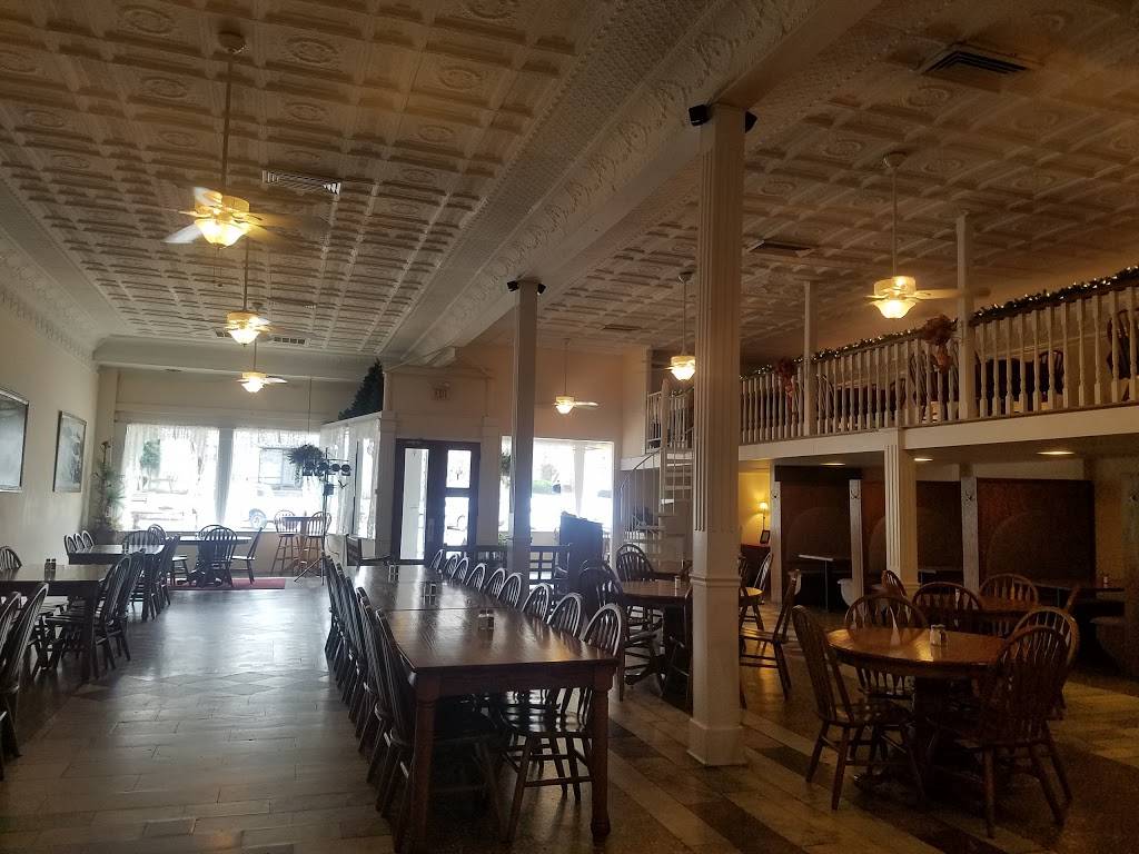 Samuels on the Square | restaurant | 117 N Court Square, Waverly, TN 37185, USA | 9312967877 OR +1 931-296-7877