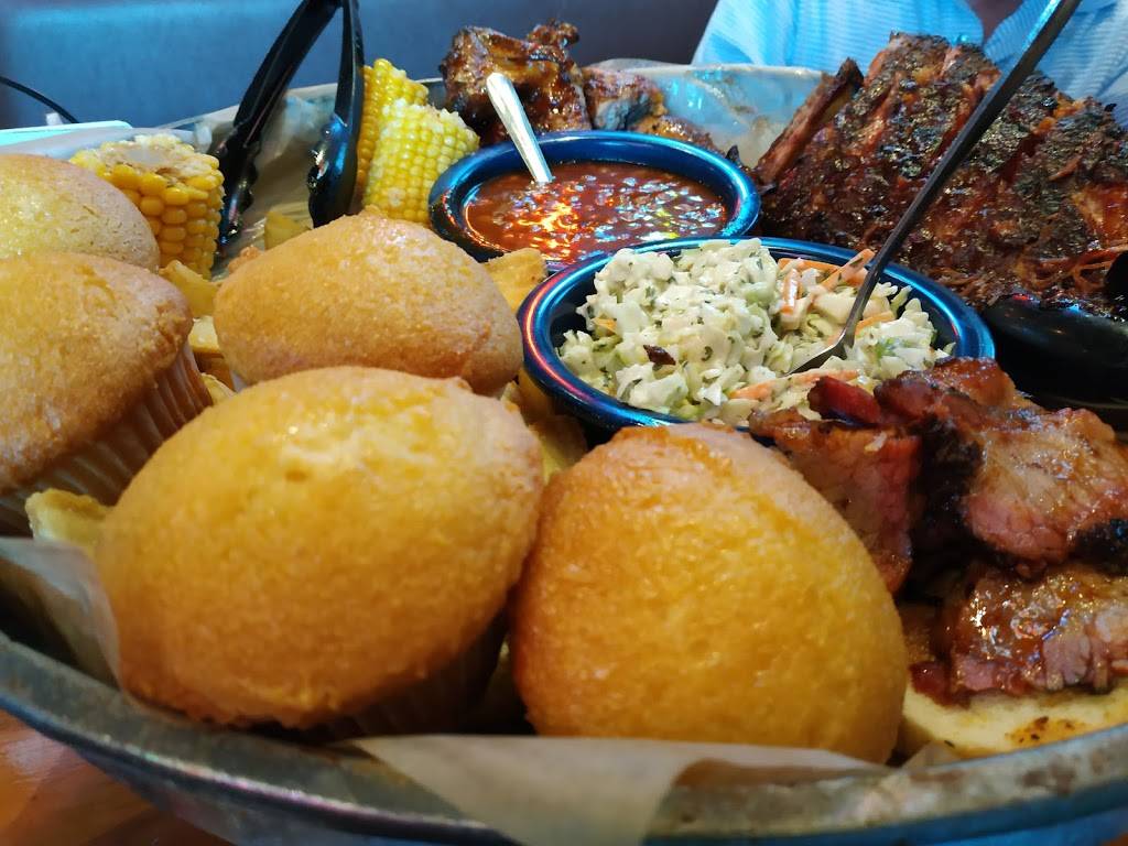 Famous Daves Bar-B-Que | restaurant | 7777 Rosedale Hwy, Bakersfield, CA 93308, USA | 6618292128 OR +1 661-829-2128