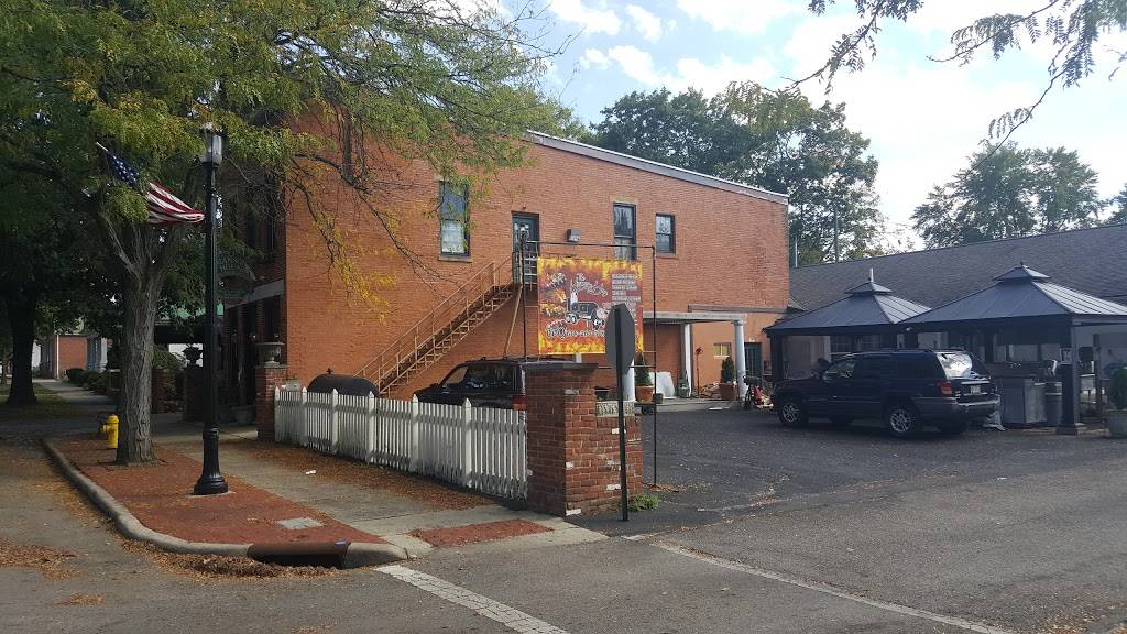 The Hansom Hog | restaurant | 549 Main St, Groveport, OH 43125, USA | 6144444644 OR +1 614-444-4644